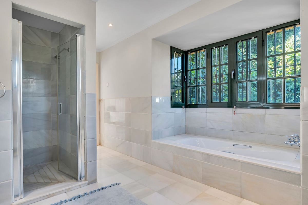 6 soverom Villa til salgs i Guadalmina med svømmebasseng garasje - € 2 990 000 (Ref: 10163257)