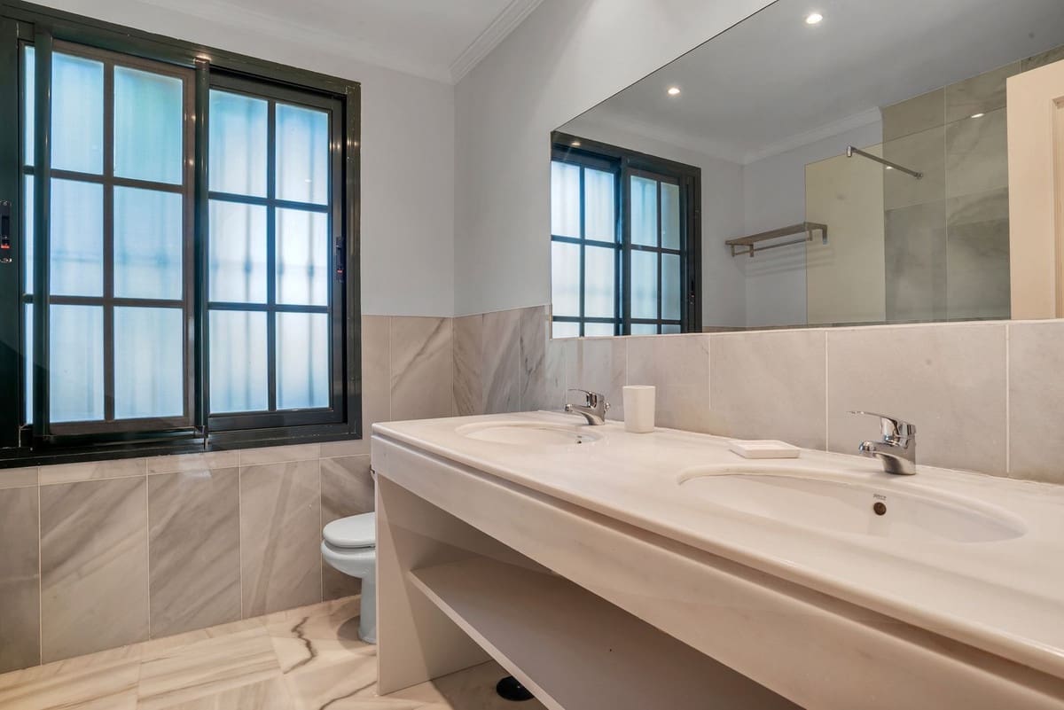 6 soverom Villa til salgs i Guadalmina med svømmebasseng garasje - € 2 990 000 (Ref: 10163257)