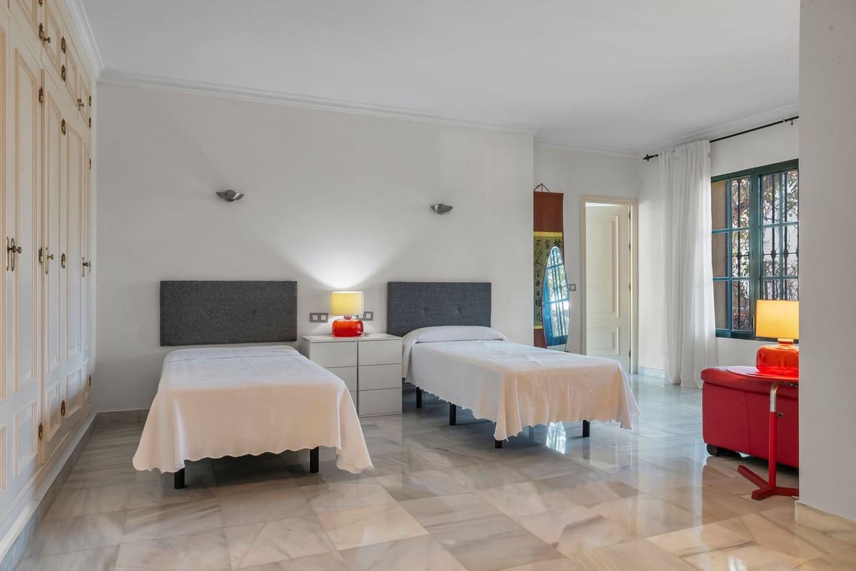 6 soverom Villa til salgs i Guadalmina med svømmebasseng garasje - € 2 990 000 (Ref: 10163257)