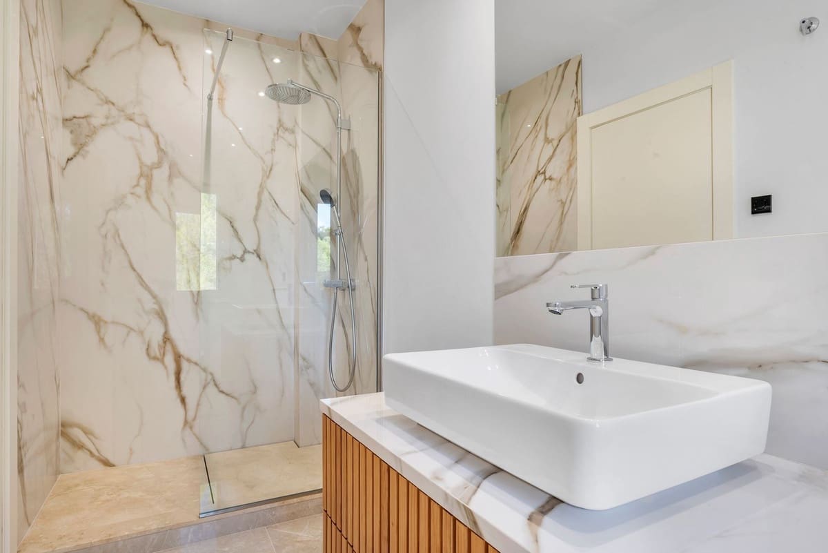 5 bedroom Villa for sale in Benahavis with pool garage - € 3,500,000 (Ref: 10167128)