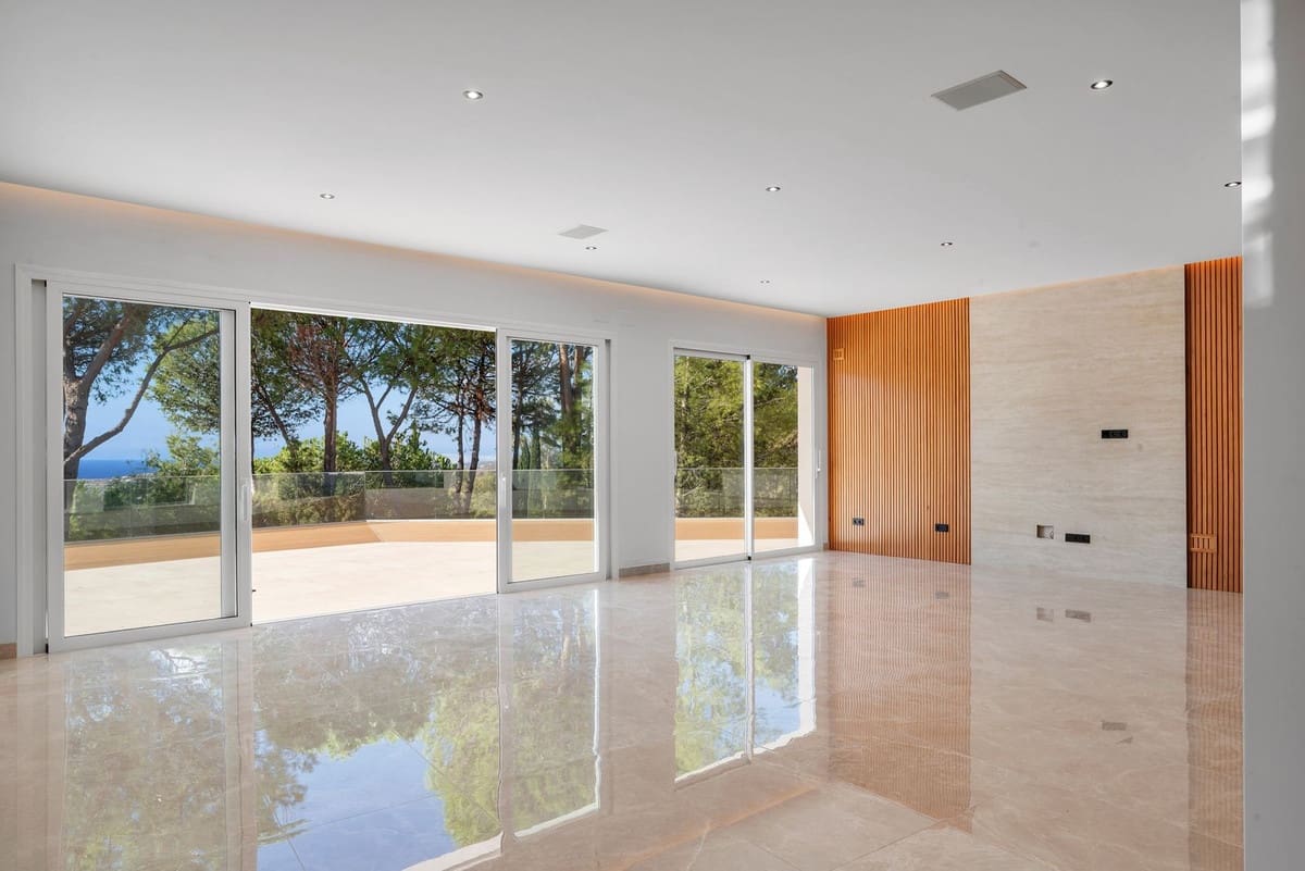 5 bedroom Villa for sale in Benahavis with pool garage - € 3,500,000 (Ref: 10167128)