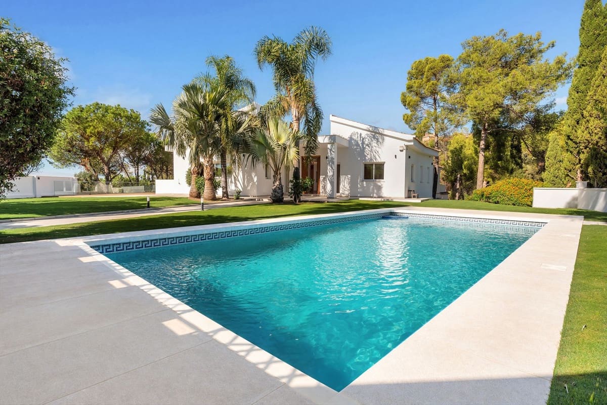 5 bedroom Villa for sale in Benahavis with pool garage - € 3,500,000 (Ref: 10167128)