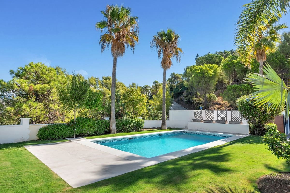5 bedroom Villa for sale in Benahavis with pool garage - € 3,500,000 (Ref: 10167128)