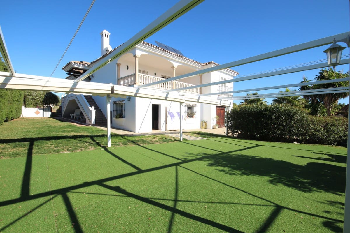 3 soveværelse Restaurant/Bar til salg i Estepona med swimmingpool garage - € 960.000 (Ref: 5320643)