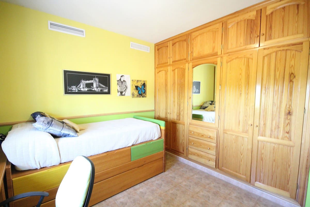 3 soveværelse Restaurant/Bar til salg i Estepona med swimmingpool garage - € 960.000 (Ref: 5320643)