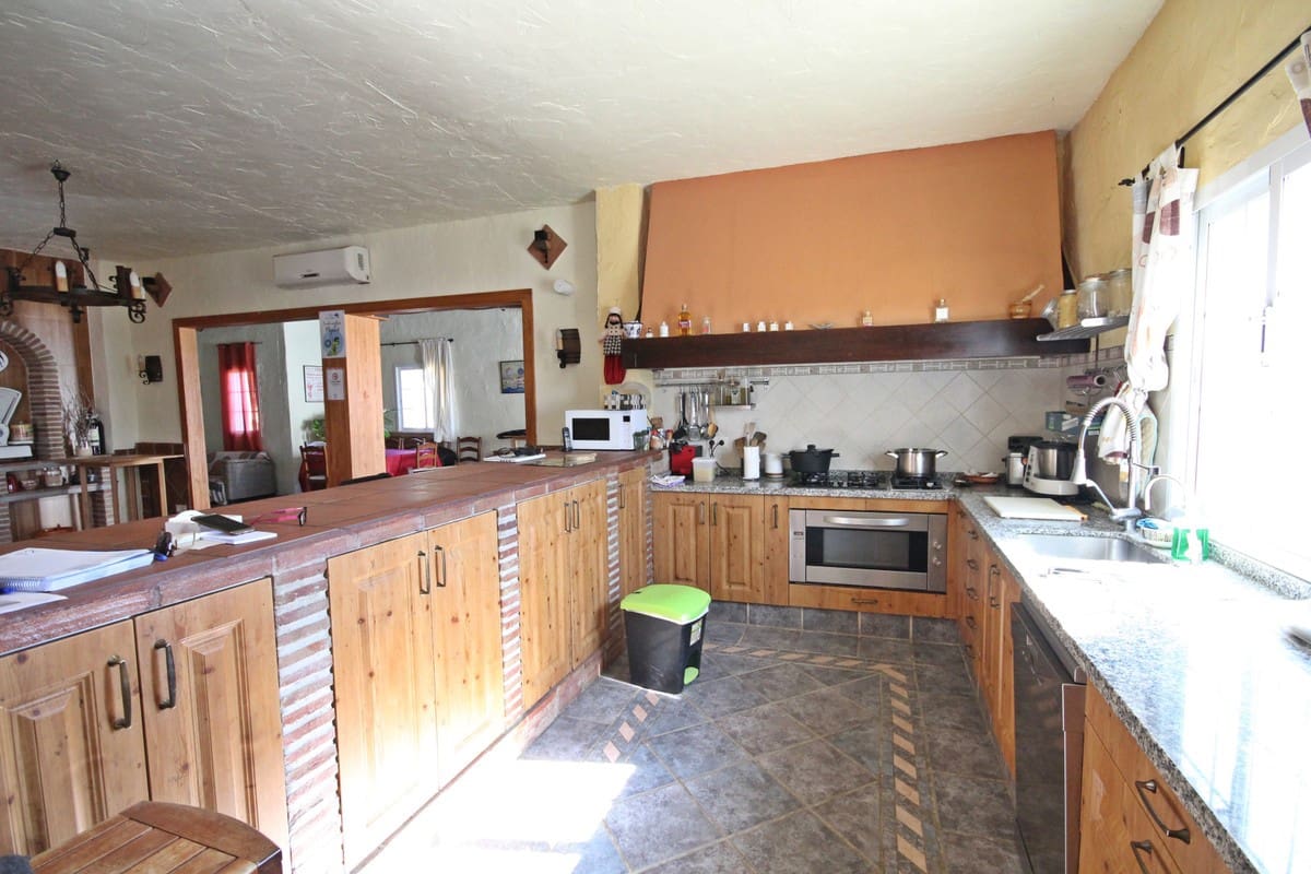 3 soveværelse Restaurant/Bar til salg i Estepona med swimmingpool garage - € 960.000 (Ref: 5320643)