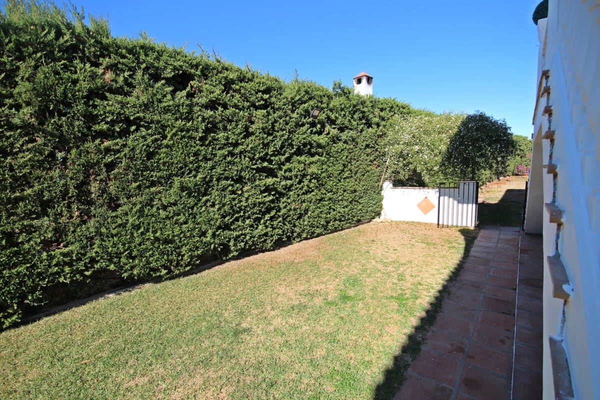 3 sypialnia Restauracja lub bar na sprzedaż w Estepona z basenem garażem - 960 000 € (Ref: 5320643)