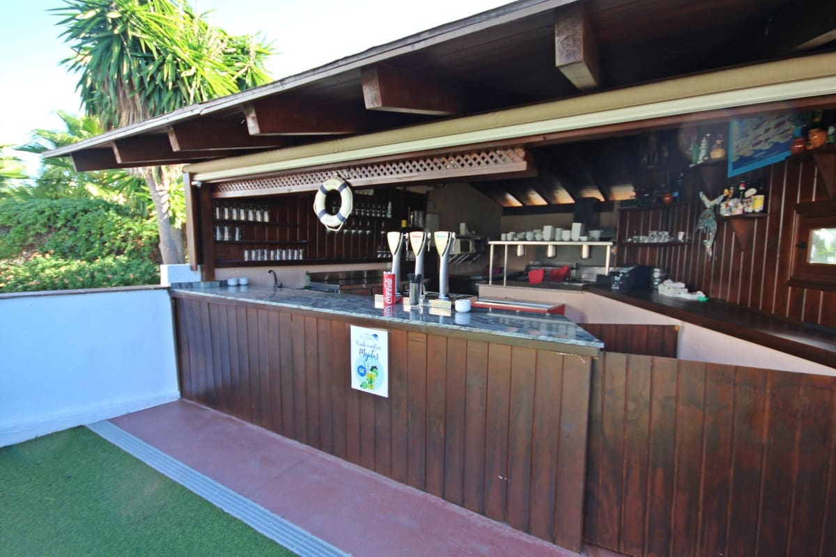 3 sypialnia Restauracja lub bar na sprzedaż w Estepona z basenem garażem - 960 000 € (Ref: 5320643)