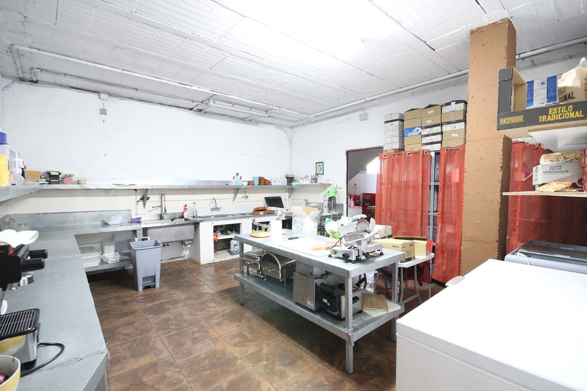 3 sypialnia Restauracja lub bar na sprzedaż w Estepona z basenem garażem - 960 000 € (Ref: 5320643)