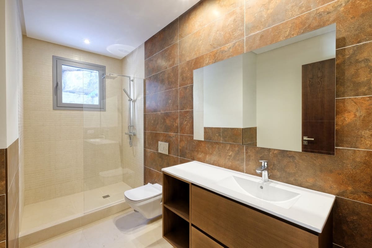 4 bedroom Villa for sale in Benahavis with pool - € 2,200,000 (Ref: 6741807)