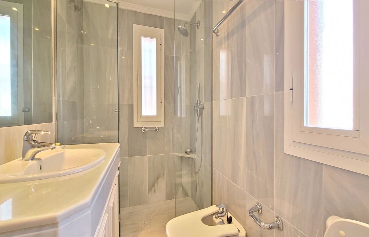 5 bedroom Villa for sale in Golden Mile with pool garage - € 2,849,999 (Ref: 7026371)