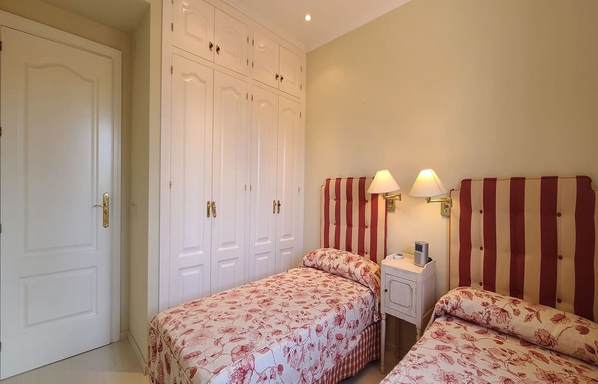 5 bedroom Villa for sale in Golden Mile with pool garage - € 2,849,999 (Ref: 7026371)