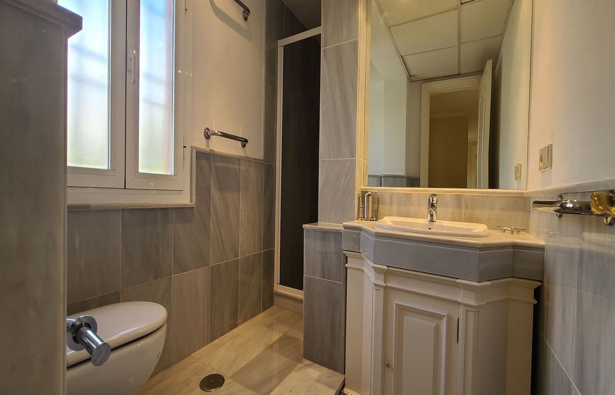 5 bedroom Villa for sale in Golden Mile with pool garage - € 2,849,999 (Ref: 7026371)