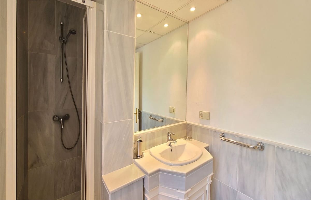 5 bedroom Villa for sale in Golden Mile with pool garage - € 2,849,999 (Ref: 7026371)