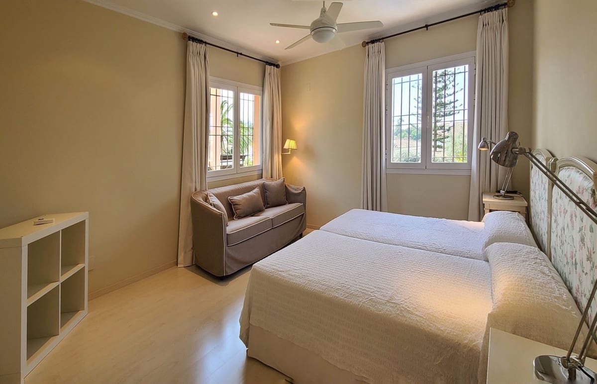 5 bedroom Villa for sale in Golden Mile with pool garage - € 2,849,999 (Ref: 7026371)