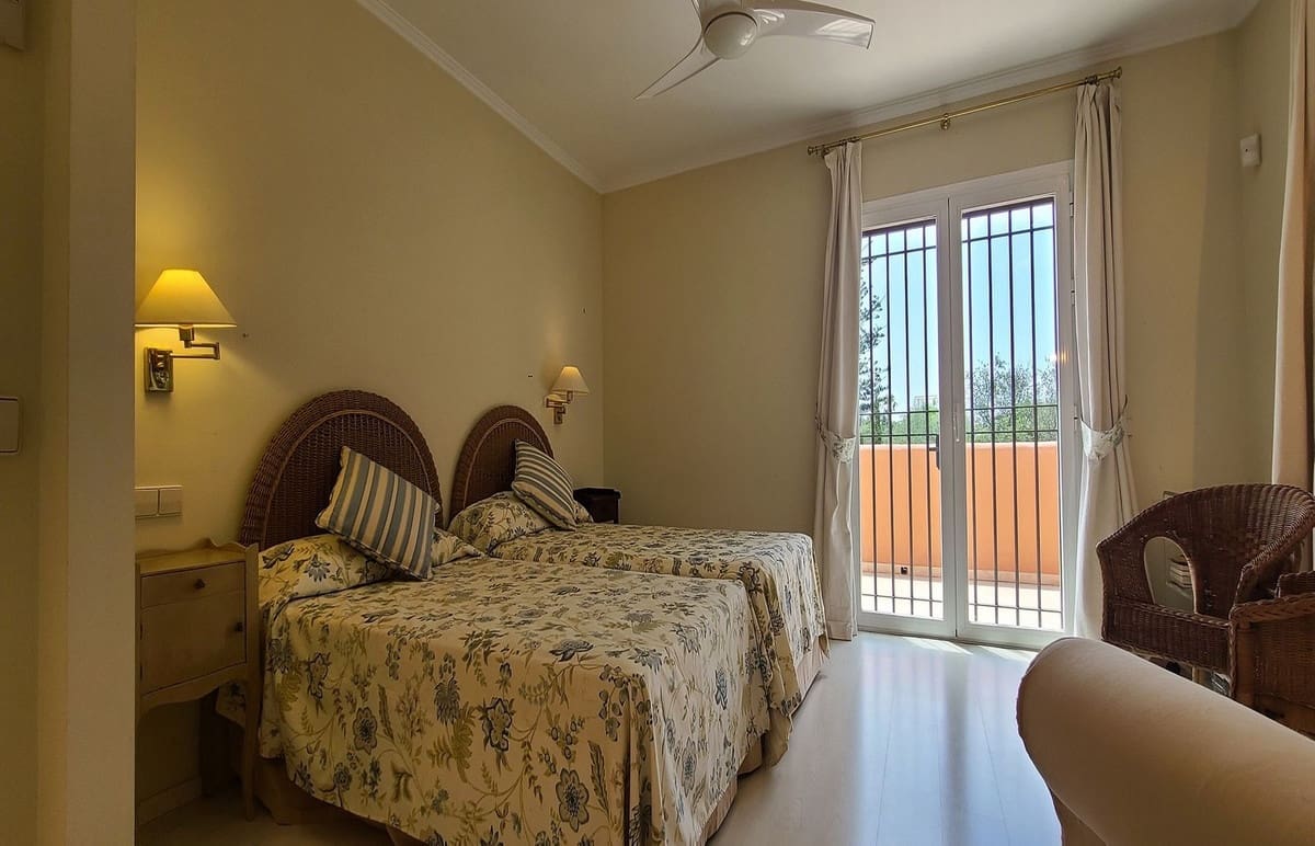 5 bedroom Villa for sale in Golden Mile with pool garage - € 2,849,999 (Ref: 7026371)