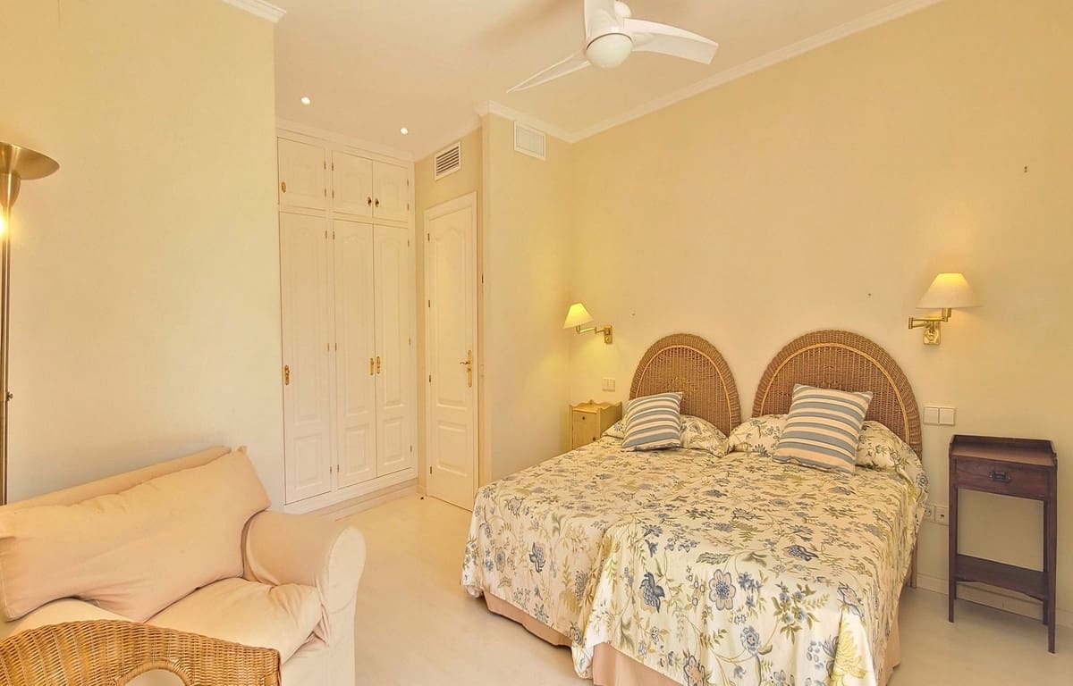 5 bedroom Villa for sale in Golden Mile with pool garage - € 2,849,999 (Ref: 7026371)