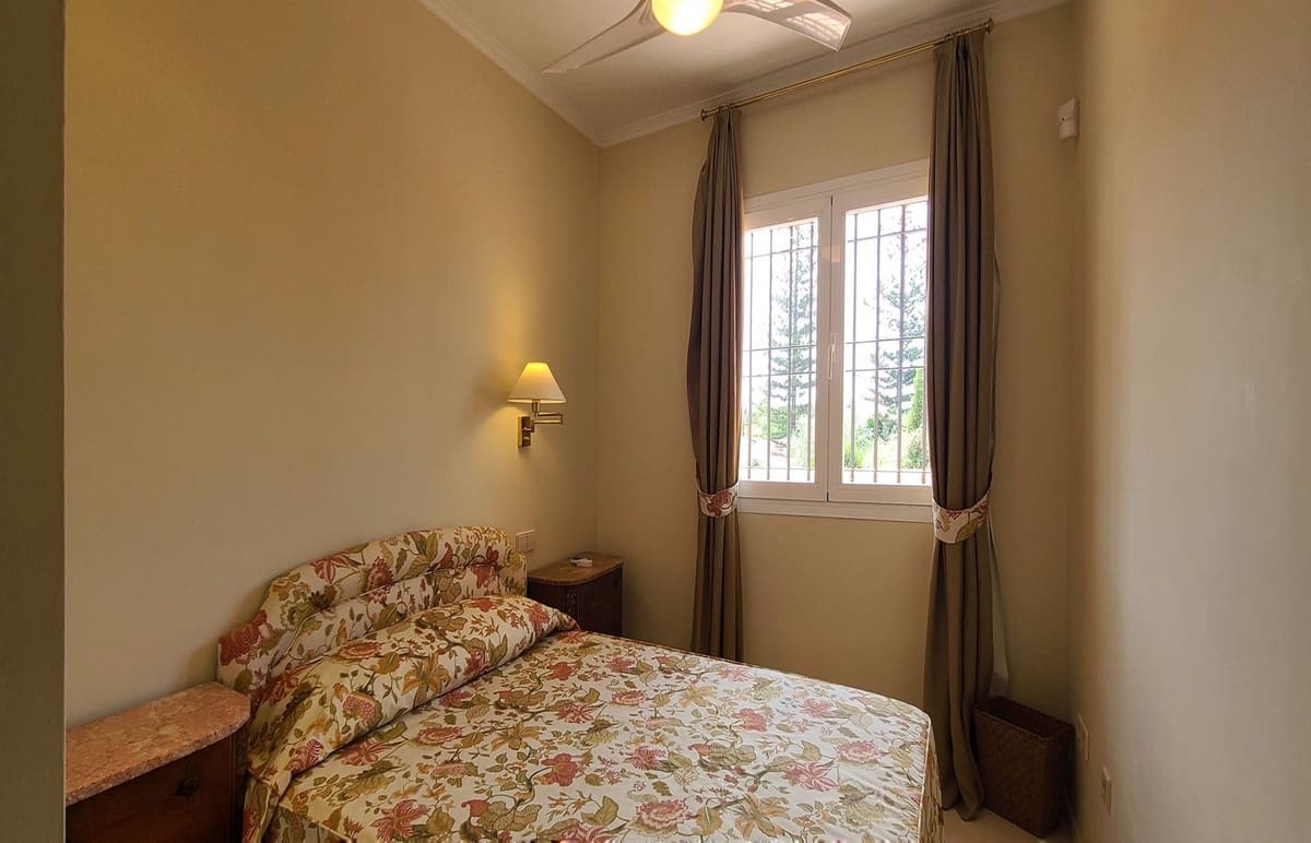 5 bedroom Villa for sale in Golden Mile with pool garage - € 2,849,999 (Ref: 7026371)