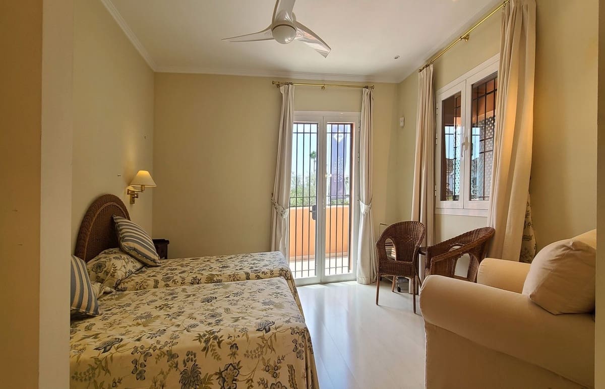 5 bedroom Villa for sale in Golden Mile with pool garage - € 2,849,999 (Ref: 7026371)