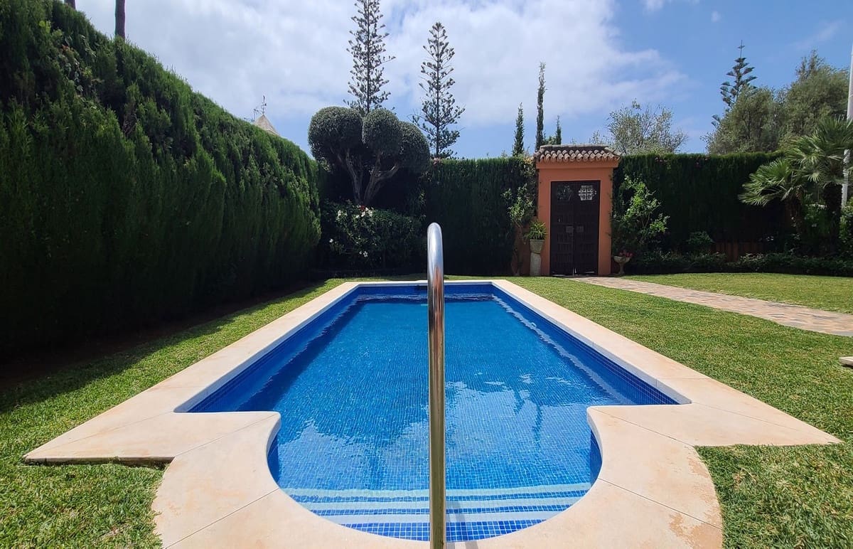 5 bedroom Villa for sale in Golden Mile with pool garage - € 2,849,999 (Ref: 7026371)