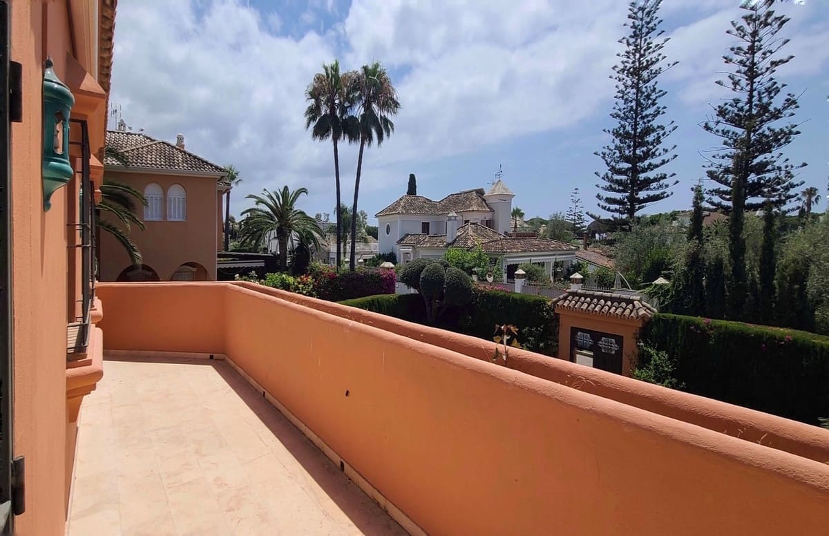 5 bedroom Villa for sale in Golden Mile with pool garage - € 2,849,999 (Ref: 7026371)