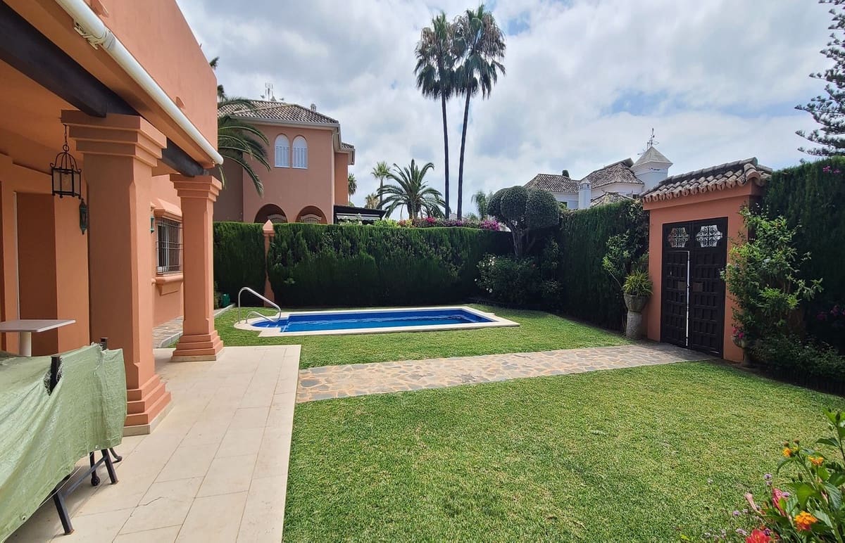 5 bedroom Villa for sale in Golden Mile with pool garage - € 2,849,999 (Ref: 7026371)