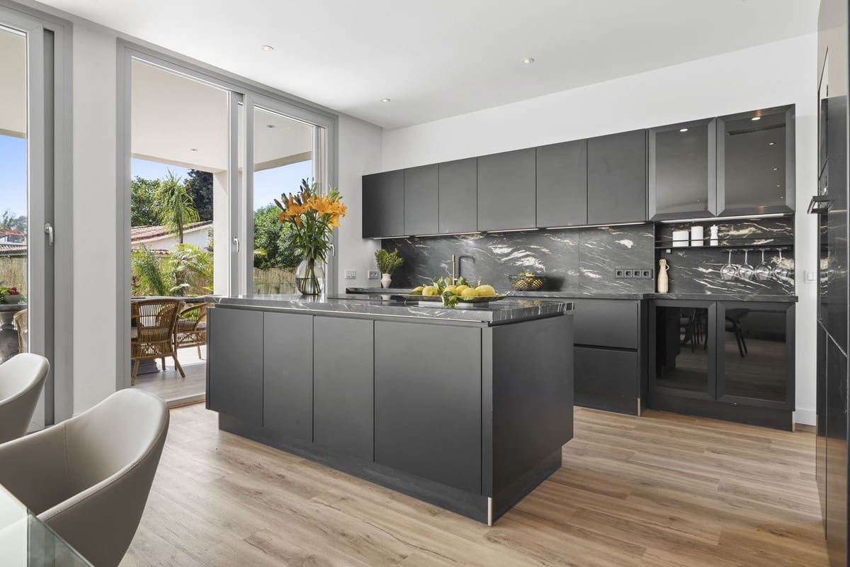 5 sypialnia Willa na sprzedaż w San Pedro de Alcantara z basenem garażem - 2 950 000 € (Ref: 8408821)