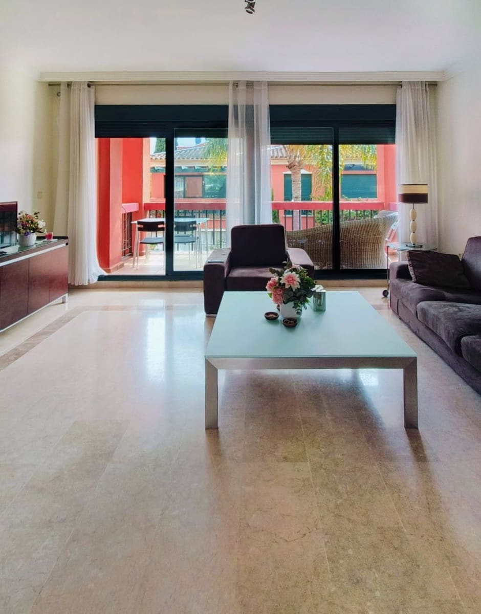 2 soverom Leilighet til salgs i Marbesa med svømmebasseng garasje - € 389 000 (Ref: 8958208)