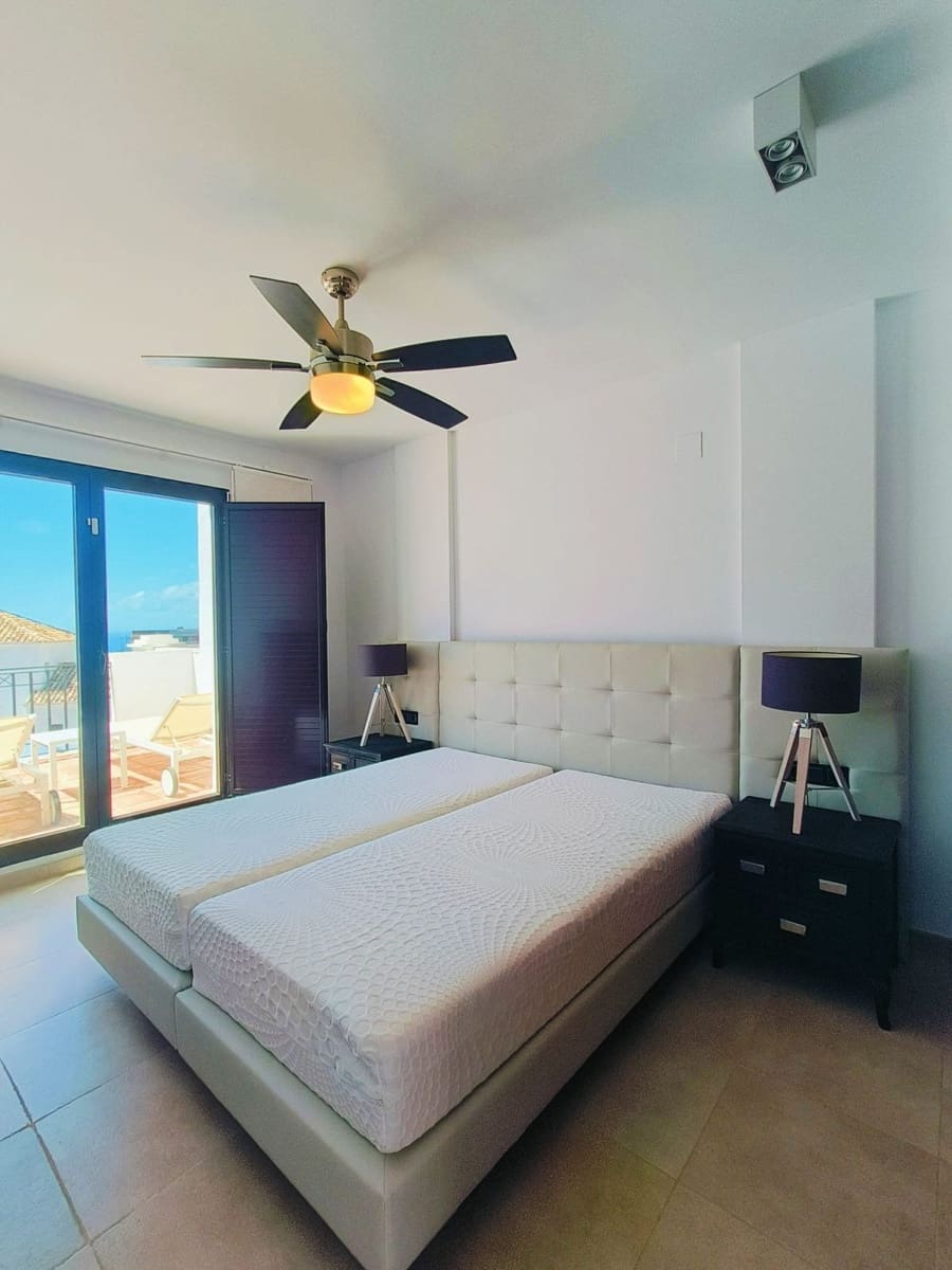 4 slaapkamer Appartement te koop in Los Monteros met zwembad garage - € 895.000 (Ref: 8958328)