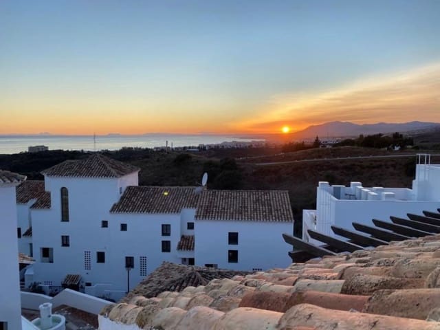 4 sypialnia Apartament na sprzedaż w Los Monteros, Marbella z basenem garażem - 795 000 € (Ref: 8958328)