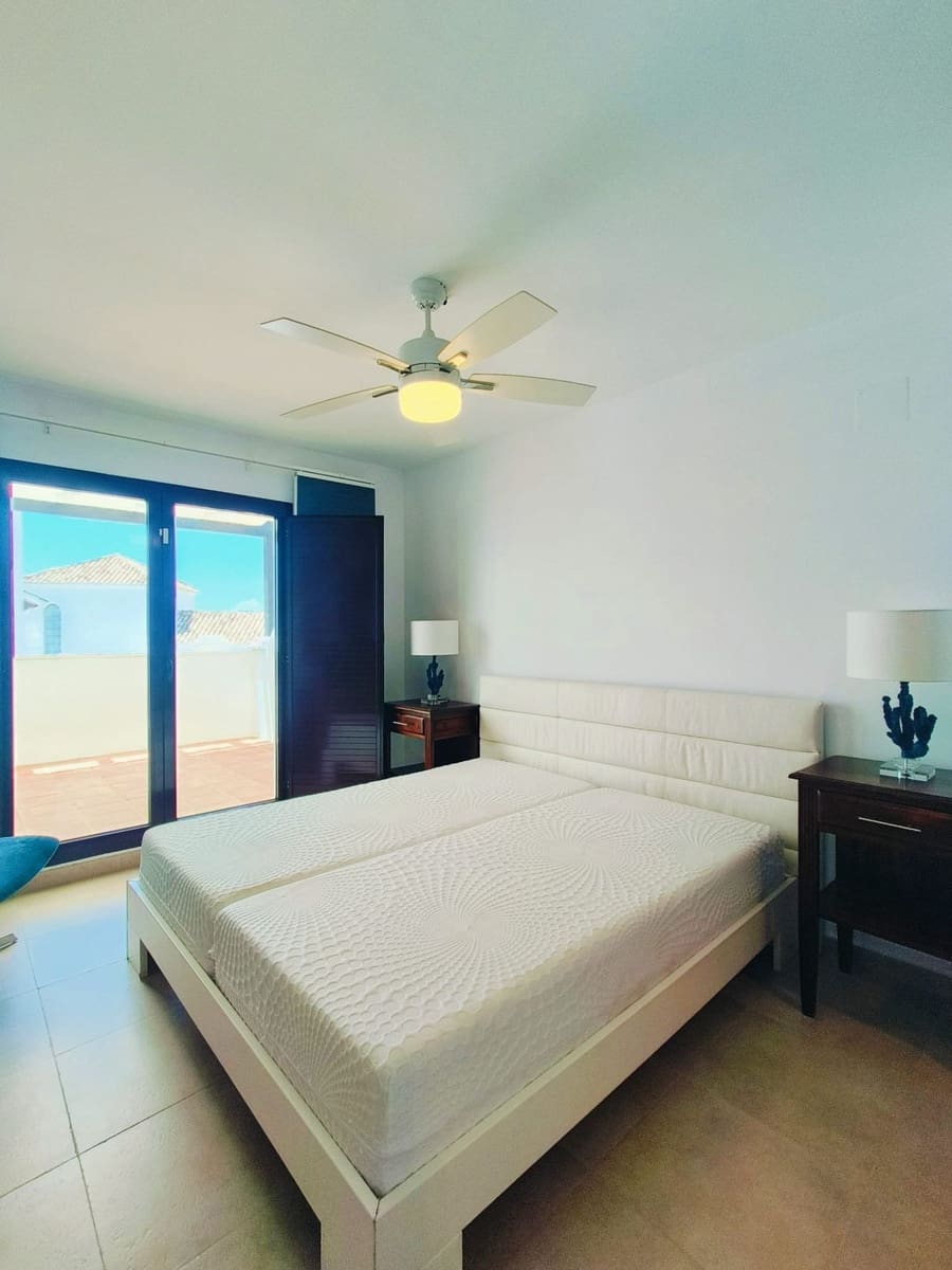 4 chambre Appartement à vendre à Los Monteros avec piscine garage - 795 000 € (Ref: 8958328)