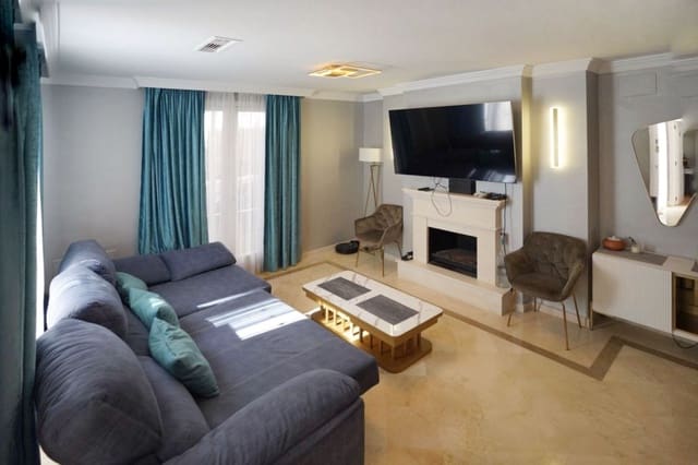 2 sypialnia Dom na sprzedaż w Aloha Golf, Marbella z basenem garażem - 719 000 € (Ref: 8981841)