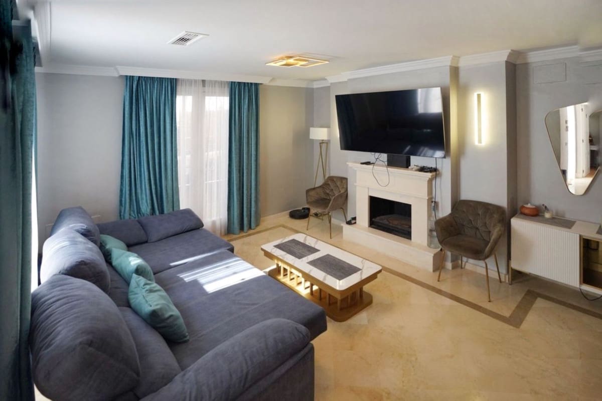 2 quarto Casa em Banda para venda em Aloha Golf com piscina garagem - 719 000 € (Ref: 8981841)