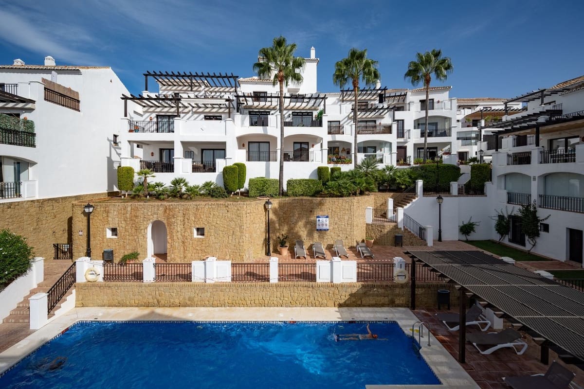 3 slaapkamer Appartement te koop in Los Monteros met zwembad garage - € 1.300.000 (Ref: 9004073)