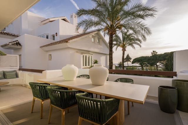 3 soveværelse Lejlighed til salg i Los Monteros, Marbella med swimmingpool garage - € 2.450.000 (Ref: 9019572)