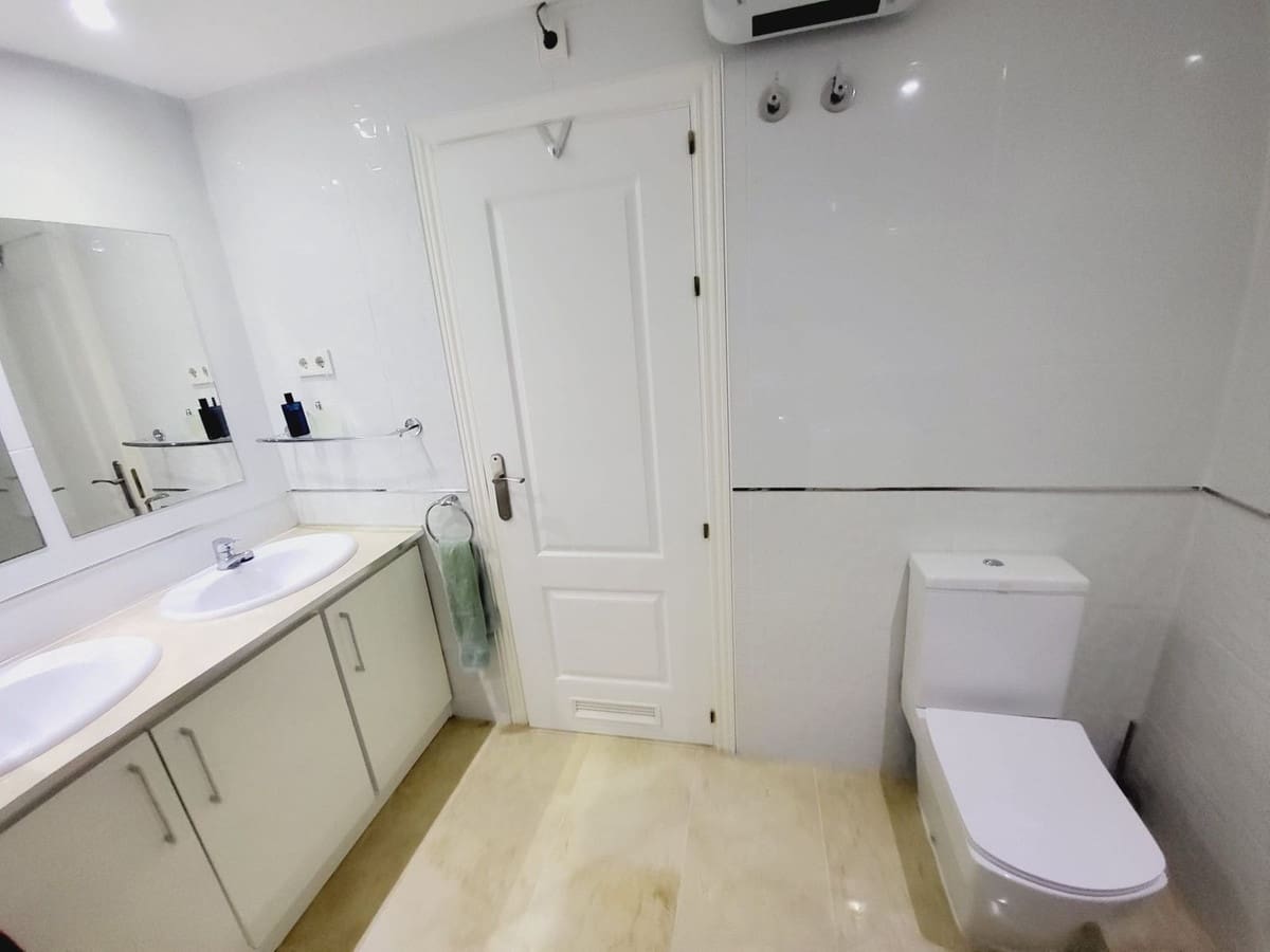 2 chambre Appartement à vendre à Riviera del Sol avec piscine garage - 374 950 € (Ref: 9064714)