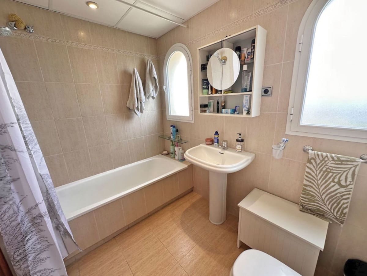 Apartamento de 2 habitaciones en Cerro del Aguila en venta con piscina garaje - 269.000 € (Ref: 9066923)