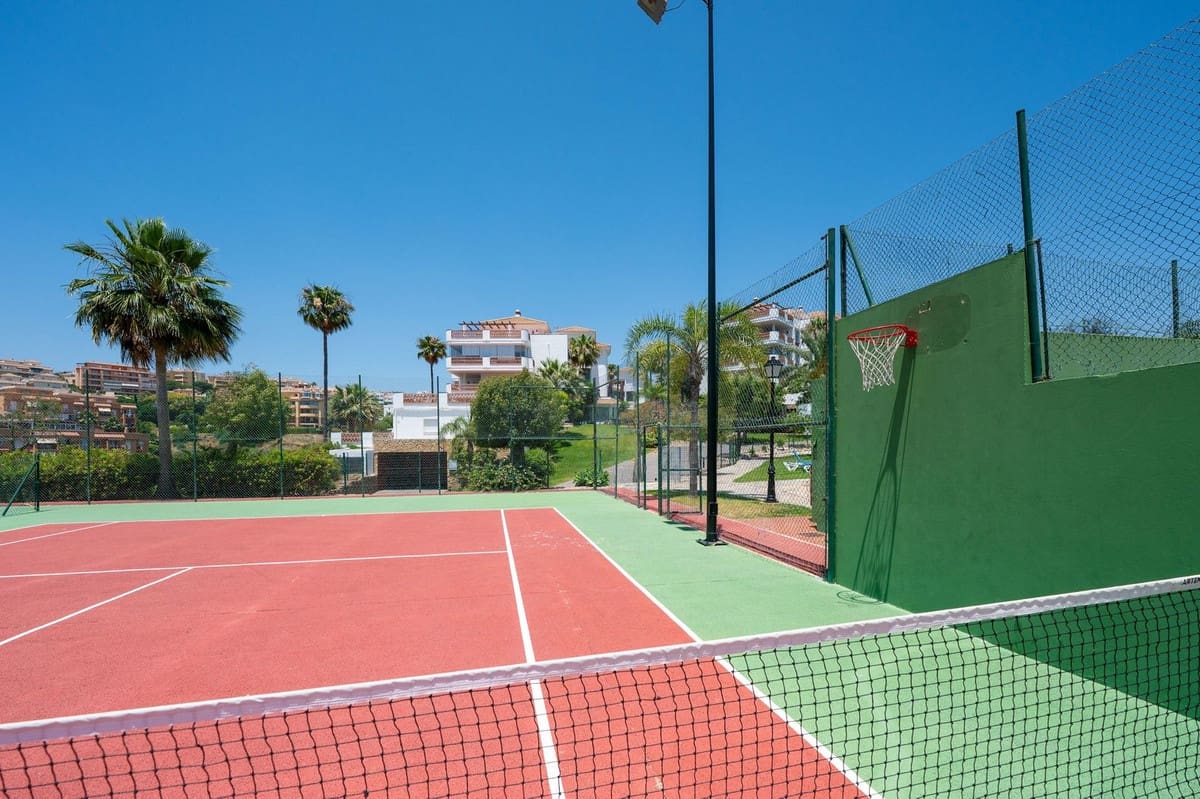 2 bedroom Apartment for sale in Riviera del Sol with pool garage - € 319,000 (Ref: 9072369)