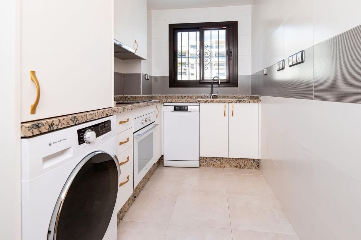 Apartamento de 2 habitaciones en La Cala de Mijas en venta con piscina garaje - 340.000 € (Ref: 9072758)