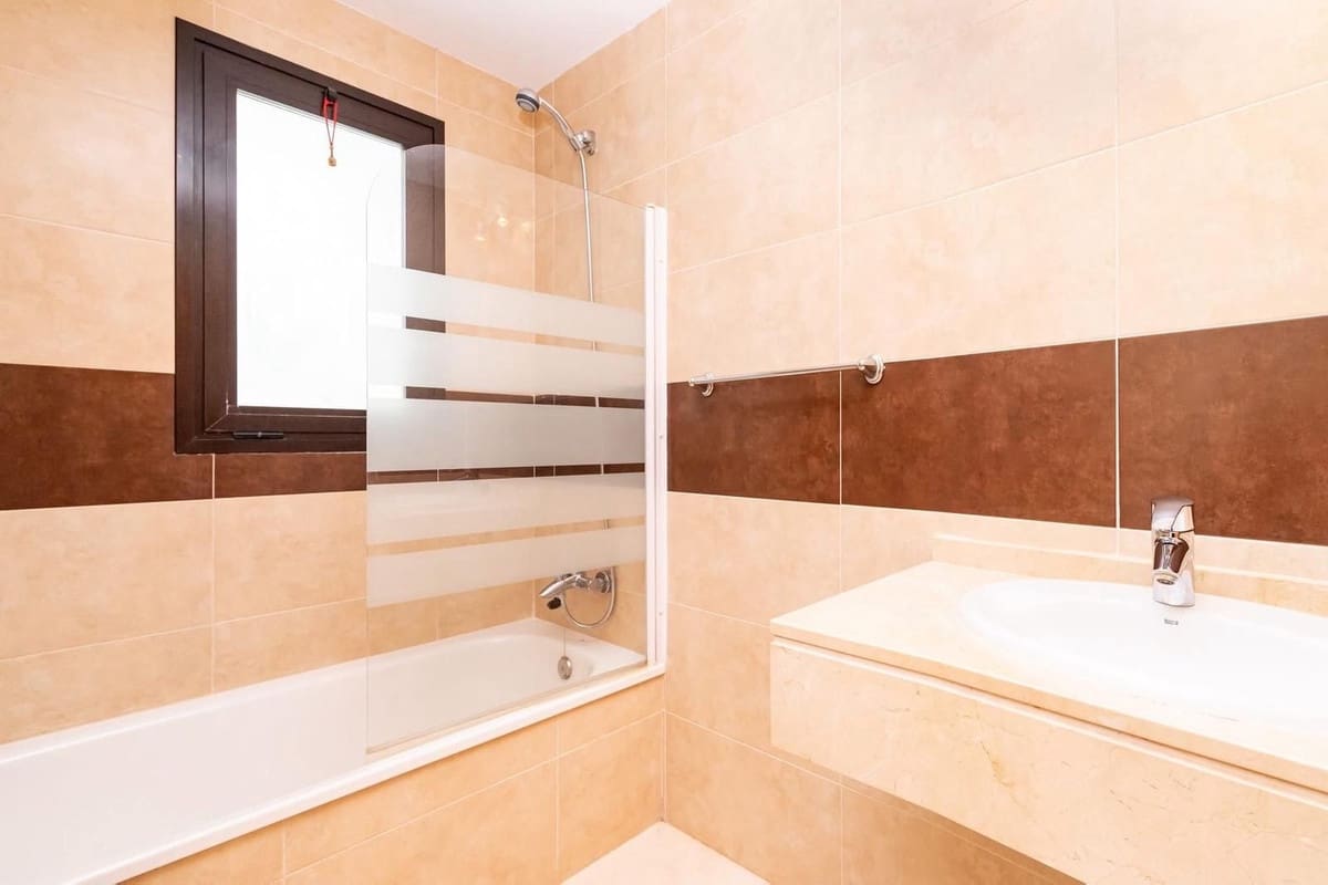 Apartamento de 2 habitaciones en La Cala de Mijas en venta con piscina garaje - 340.000 € (Ref: 9072758)