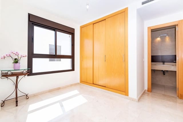 Apartamento de 2 habitaciones en La Cala de Mijas, Mijas en venta con piscina garaje - 340.000 € (Ref: 9072758)