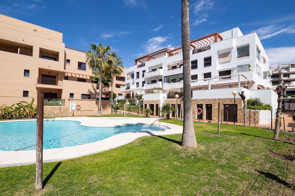Apartamento de 2 habitaciones en La Cala de Mijas en venta con piscina garaje - 340.000 € (Ref: 9072758)