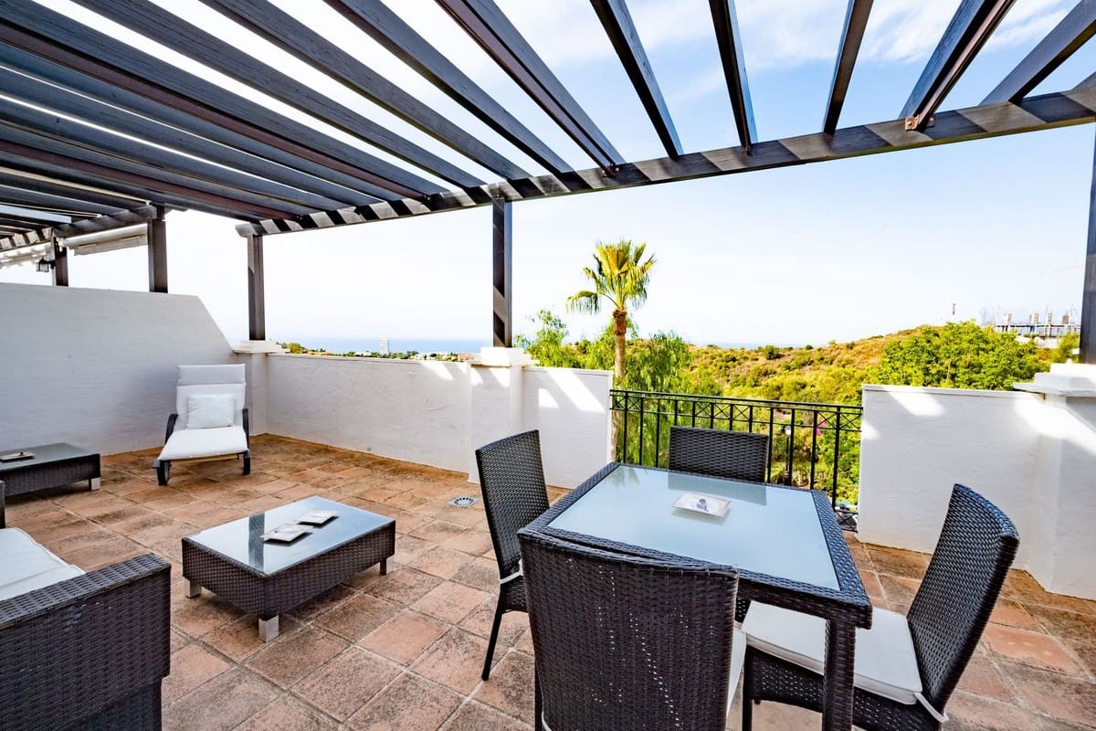 2 Zimmer Apartment zu verkaufen in Los Monteros mit Pool Garage - 525.000 € (Ref: 9106298)