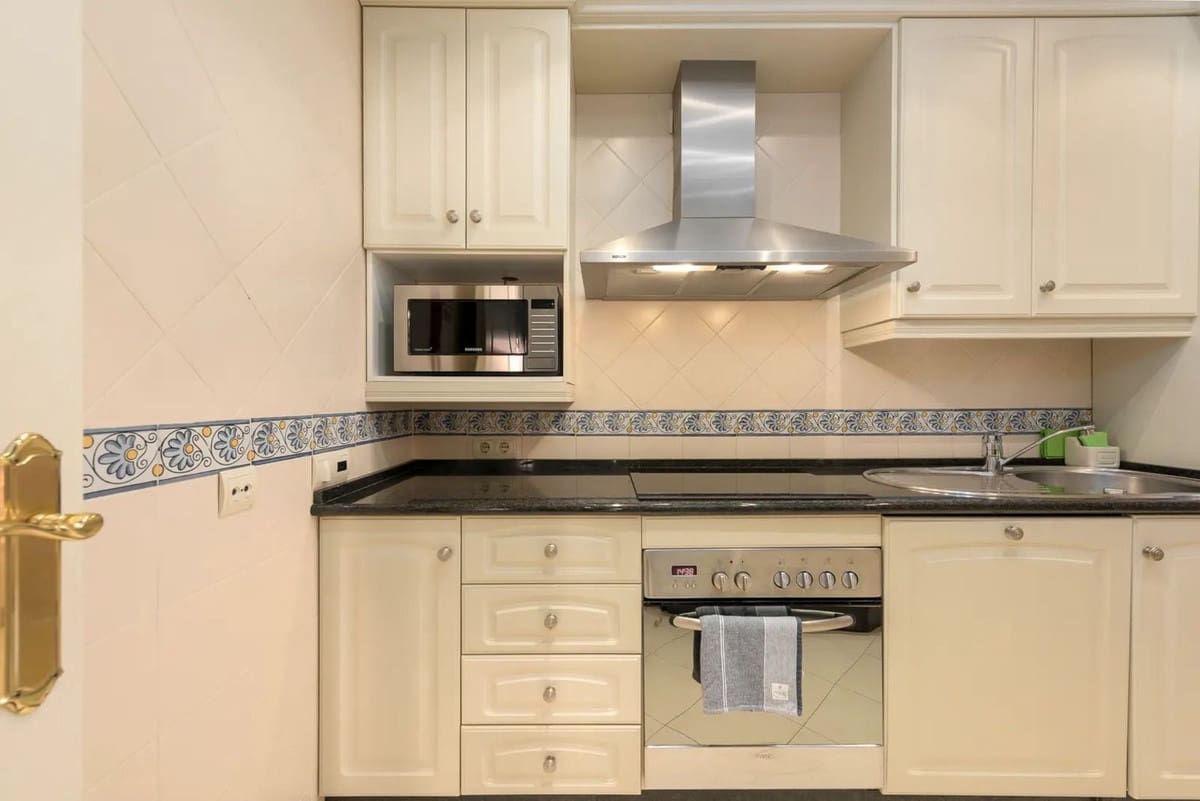 2 slaapkamer Appartement te koop in Elviria met zwembad garage - € 569.000 (Ref: 9195000)