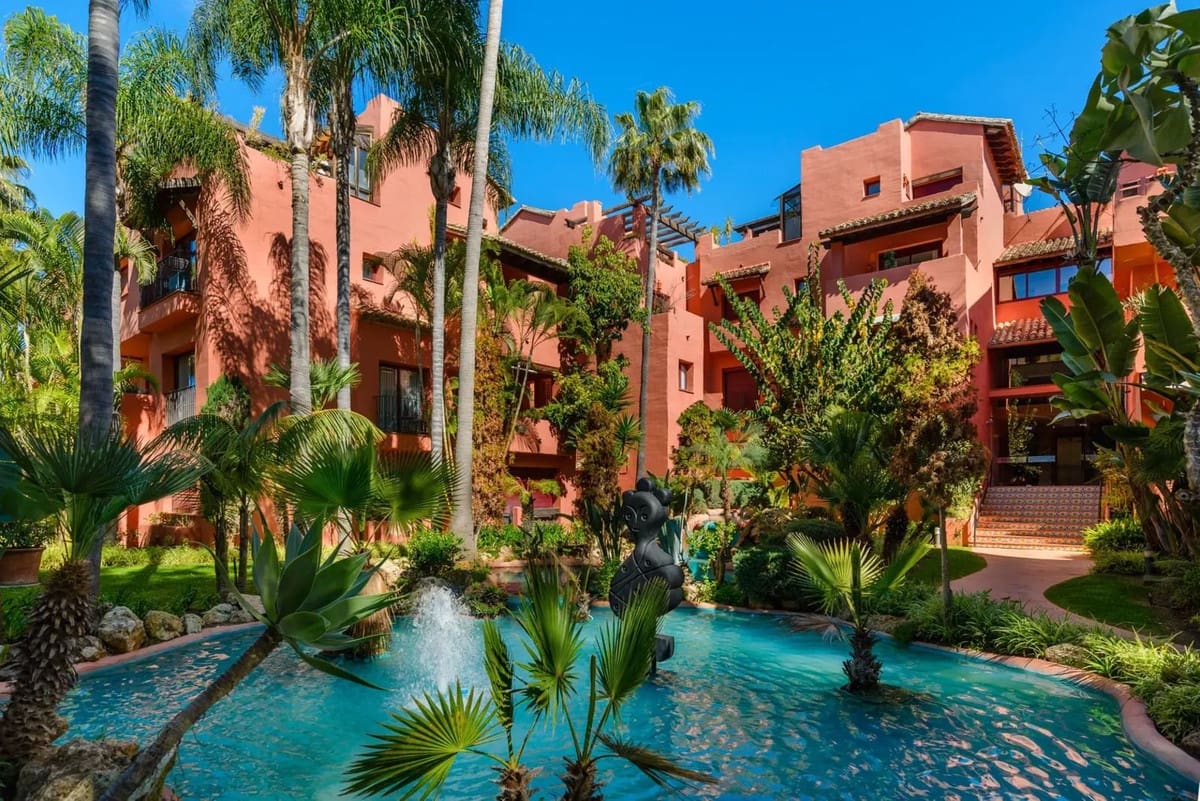 2 slaapkamer Appartement te koop in Elviria met zwembad garage - € 569.000 (Ref: 9195000)