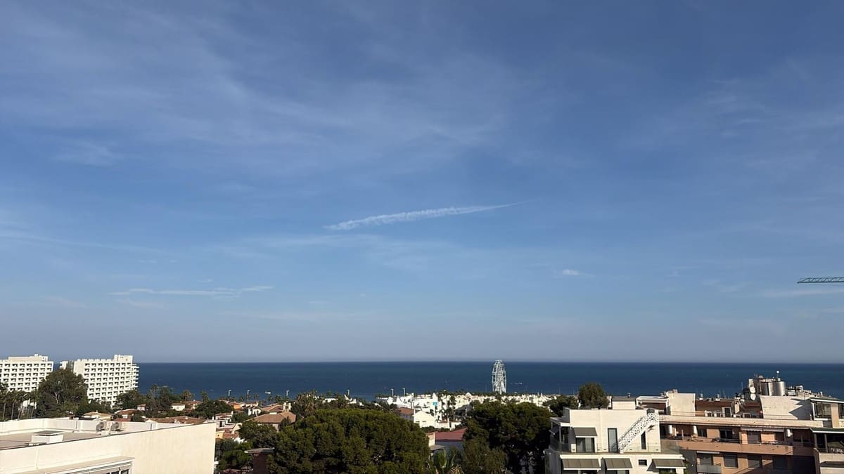 3 sypialnia Penthouse na sprzedaż w Benalmadena Costa z basenem garażem - 774 000 € (Ref: 9283469)