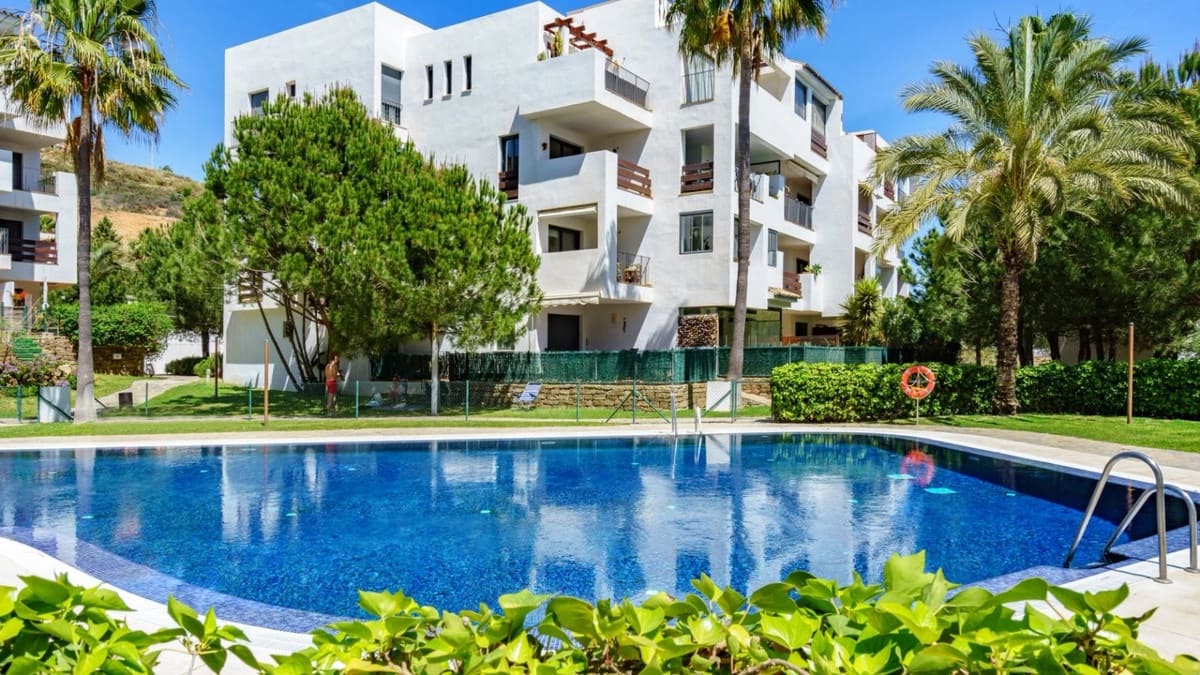 3 bedroom Apartment for sale in La Cala de Mijas with pool garage - € 395,000 (Ref: 9309082)