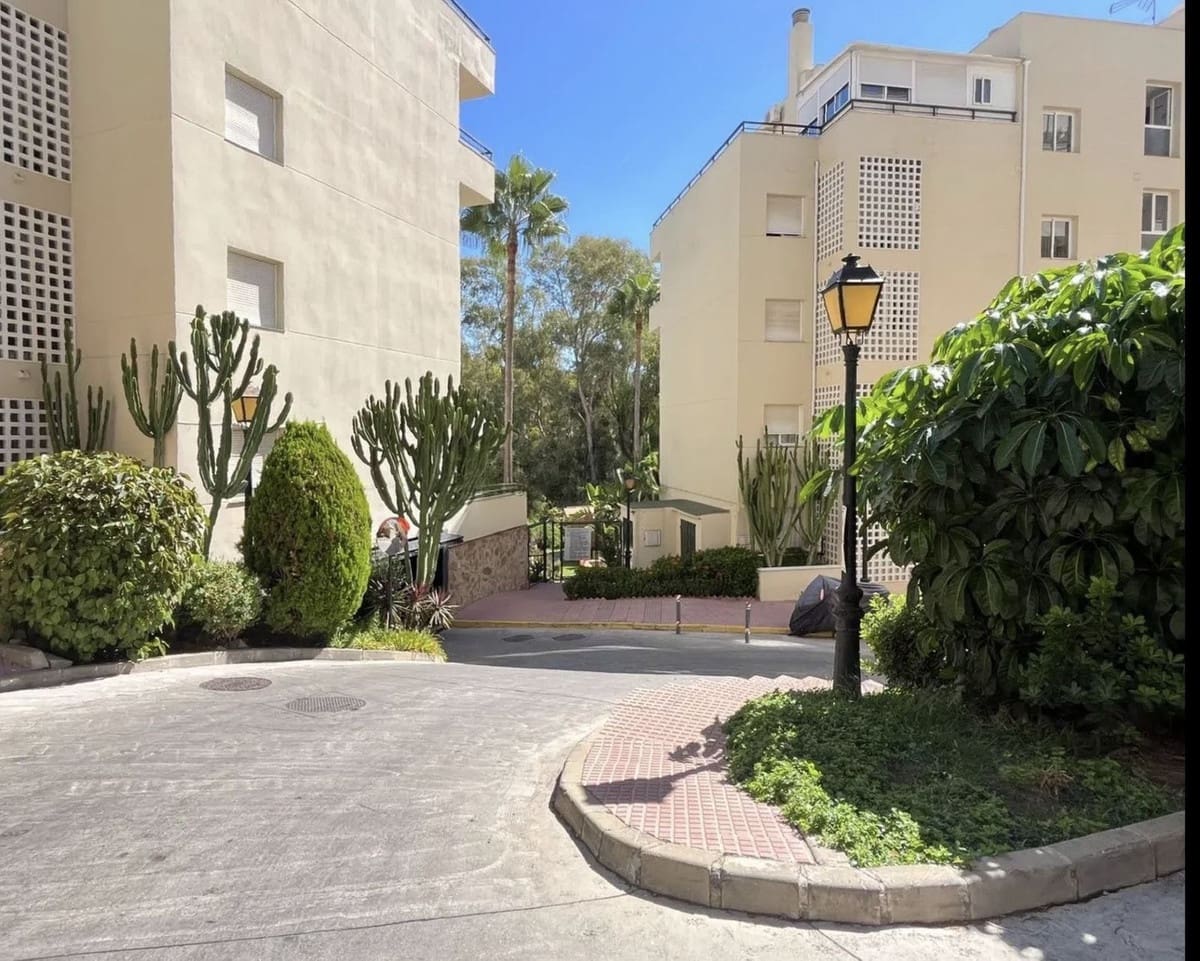 2 Zimmer Apartment zu verkaufen in Calahonda mit Pool Garage - 245.000 € (Ref: 9322352)