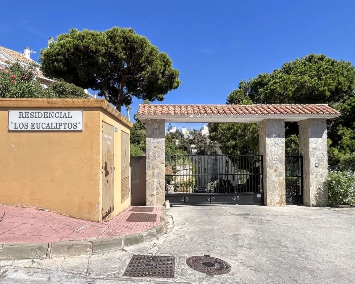 2 Zimmer Apartment zu verkaufen in Calahonda mit Pool Garage - 245.000 € (Ref: 9322352)