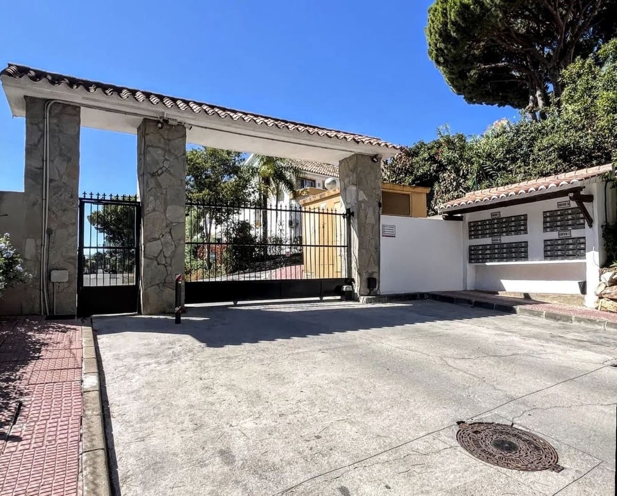 2 Zimmer Apartment zu verkaufen in Calahonda mit Pool Garage - 245.000 € (Ref: 9322352)